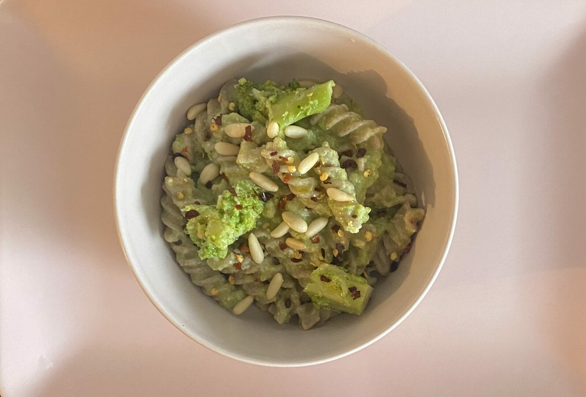 Fusilli Felicetti con pesto di broccoli, mandorle e pinoli